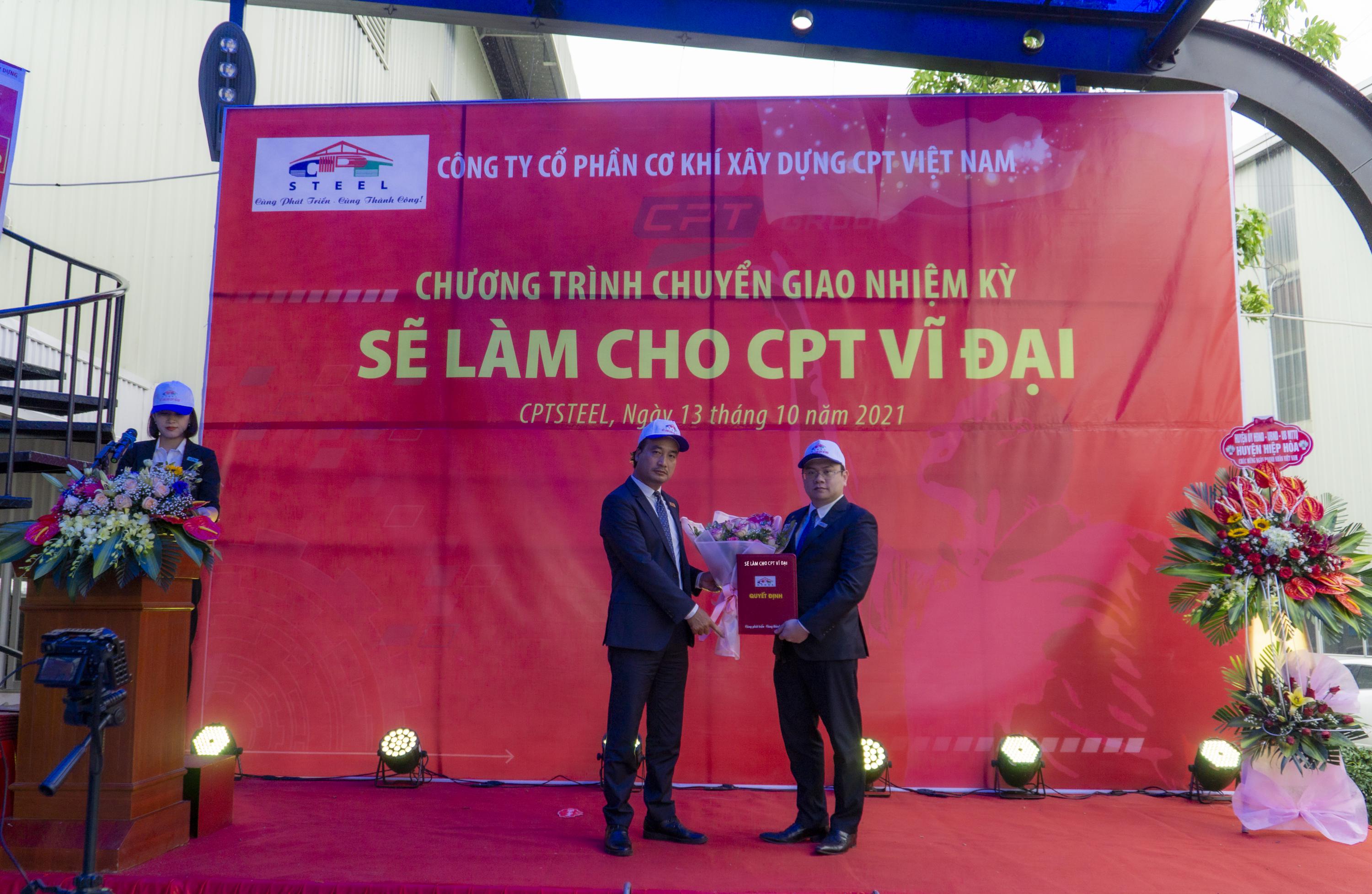 CT HĐQT trao Quyết định bổ nhiệm Quyền Tổng giám đốc Nguyễn Mạnh Phi