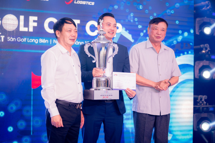 Golfer Trần Văn Túy đạt Cup Best Net
